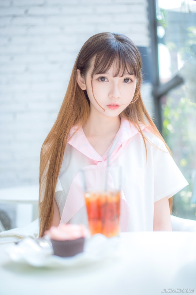 至于伏德为何会在这里，却是诸葛亮临走前派他给陈到送来一封书信，至于信的内容，伏德曾经偷偷打开过，但只是很寻常的嘱托，并未有太多信息表露出来，但陈到在看过信之后，只是淡淡的扫了伏德一眼之后，告诉伏德：“军师在信中说你文武双全，是员不可多得的人才，既然如此，便留在江夏吧。”